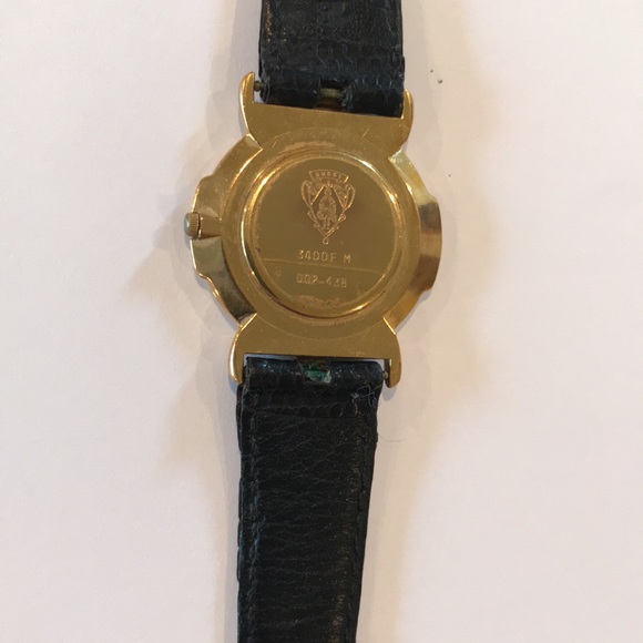 Vintage Gucci Black Leather Band Gold Tone Watch 3400F M - Picture 6 of 12